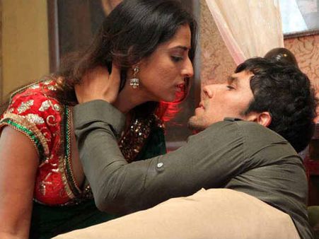 61 साल के एक्टर के साथ रोमांस..कईयों के साथ दिए S*X सीन..अकेले में देखें तस्वीरें