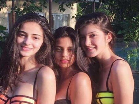 दोस्तों के मस्ती के मूड में नजर आईं सुहाना..कुछ इस अंदाज में