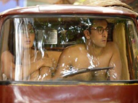 SHOCKING..रणबीर-कैटरीना की ऑटो में सेमी न्यूड तस्वीर..तेज़ी से वायरल !