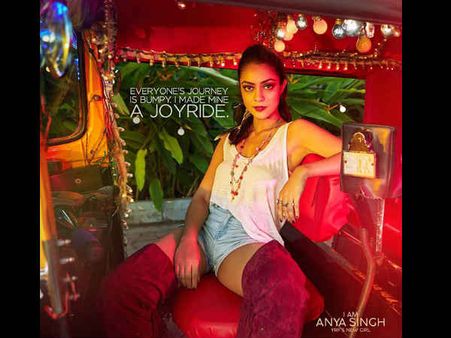 DHAMAKA..जाह्नवी-सारा का डेब्यू होता रह गया..यहां इस हॉट एक्ट्रेस ने बाज़ी मार ली !