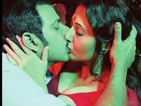 बॉलीवुड का सबसे लंबा HOT KISS..एक्टर की हालत खराब..देखें S*XY तस्वीरें