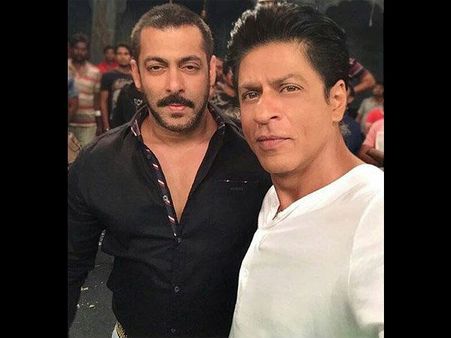 Alert..सिर्फ एक महीना...सलमान..शाहरूख..BIG CLASH..चौंक जायेंगे...