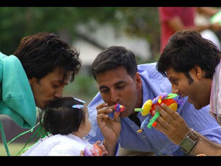 अक्षय सहित तीन सुपरस्टार्स धरे रह गए..भारी पड़ गई 6 महीने की लिटिल सुपरस्टार !