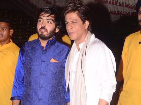 मुकेश अंबानी के यहां गणेश चतुर्थी पर दिखी सितारों से सजी शाम..PICS