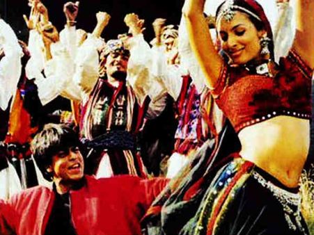 फिल्म में तीन सुपरस्टार..लेकिन लाइमलाइट ले गईं ये आइटम गर्ल..20 साल पहले हुई थी रिलीज