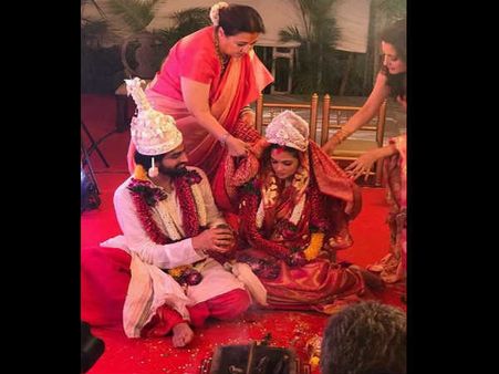 First Pic..रिया सेन की शादी की पहली तस्वीर..बेहद खूबसूरत लग रहीं एक्ट्रेस