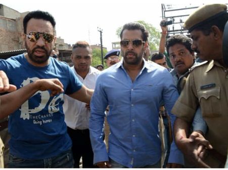 आर्म्स एक्ट मामला - सलमान जोधपुर कोर्ट में हुए पेश..फैन्स की भारी भीड़