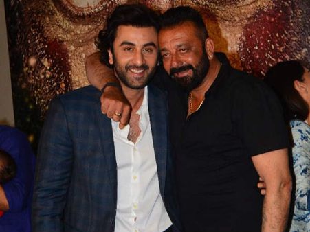 OUCH: सलमान भाई का दुश्मन = बाबा का दुश्मन....भर भर के बेइज़्जत किया!