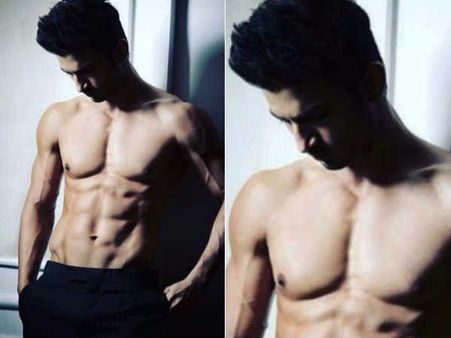 SO HOT...शर्टलेस तस्वीर और इंटेस लुक..आज की सबसे सेक्सी तस्वीर..देखिए आप भी