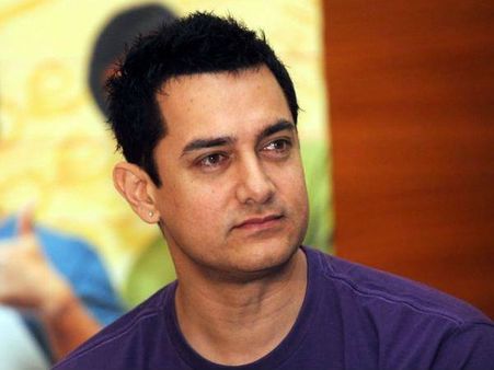 बिहार बाढ़ पीड़ितों के लिए आगे आए आमिर खान..दिया 25 लाख का चेक