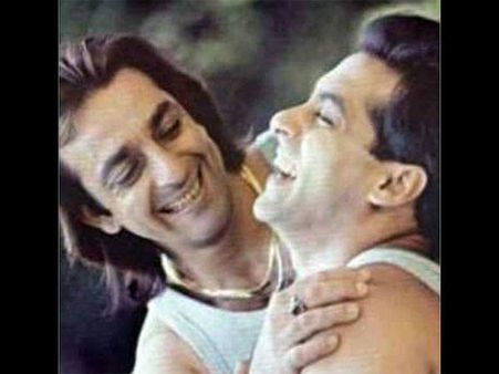 PicsAlert..सलमान खान-संजय दत्त की ये तस्वीरें वायरल..धमाकेदार !