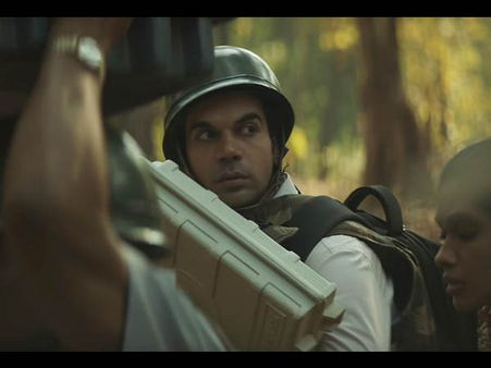 BOX OFFICE...धड़ाधड़ कमाई कर रही है फिल्म..शानदार कलेक्शन..दो सुपरस्टार FLOP !