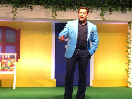#LIVE..सलमान खान का DHAMAKA ..ब्लॉकबस्टर की धमाकेदार शुरुआत..दिल थाम लें!