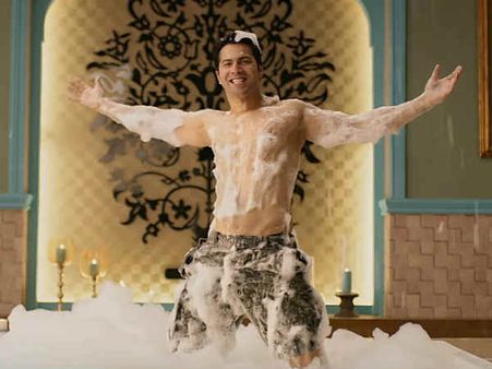BOX OFFICE: 200 करोड़ के साथ.. अक्षय कुमार को किया पीछे.. धमाकेदार!