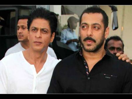 ''2018 में साल 50 फिल्में सुपरहिट होगीं.. बिना शाहरुख, सलमान के....''