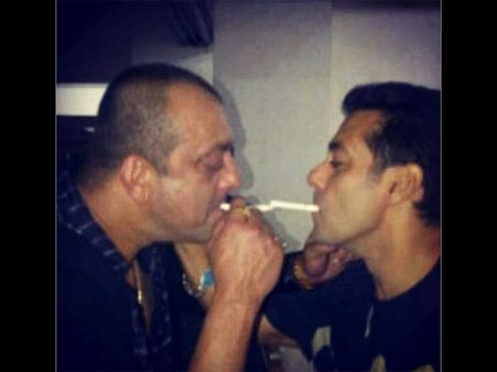 संजय दत्त ने एकदम CLEAR कर दिया है....वो सलमान की टीम में नहीं है मतलब नहीं हैं!
