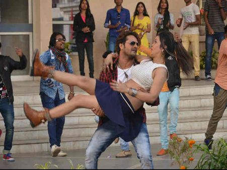 रिलीज होती ही भोजपुरी फिल्म को इतनी बंपर ओपनिंग..शानदार