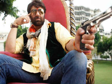 OUCH: अगली फिल्म की शूटिंग के दौरान किसकी वजह से रो पड़े सनी देओल!