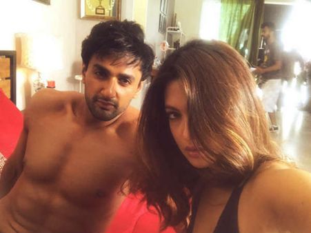 रागिनी MMS.. #LEAK हो गया एक्ट्रेस का प्राइवेट वीडियो.. SHOCKING