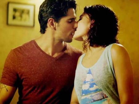 18+ only! जब KISS के दौरान काट लिए एक्ट्रेस के होंठ.. देखिए वाहियात 10 S*X सीन