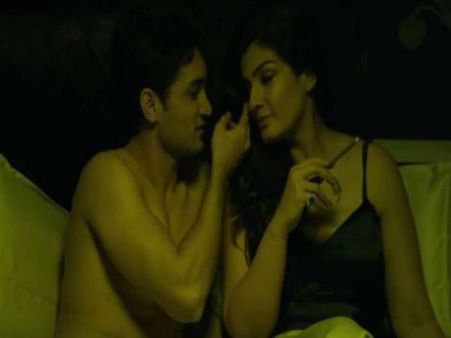 ADULT..42 साल की सुपरस्टार..13 साल छोटा युवक..अश्लील..मचा बवाल..VIDEO