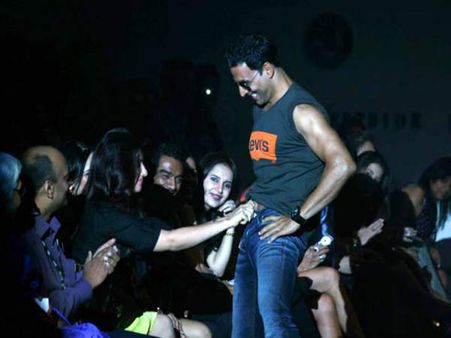 OMG...एक नहीं दो नहीं..अक्षय कुमार कई बार फंस चुके हैं..बुरी तरह !