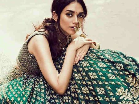 B'DaySpcl..राजसी खानदान से ताल्लुक रखती हैं संजय दत्त की ये 'बेटी'..बेहद खूबसूरत !