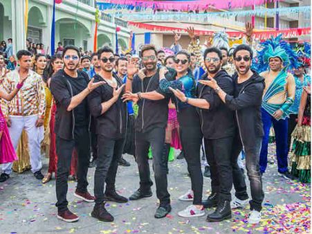 BOX OFFICE: 10 दिन.. 10 रिकॉर्ड्स.. 'गोलमाल अगेन' का ब्लॉकबस्टर धमाका
