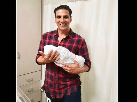 असिन-राहुल की बेटी से मिलने पहुंचे अक्षय कुमार..शेयर की तस्वीर