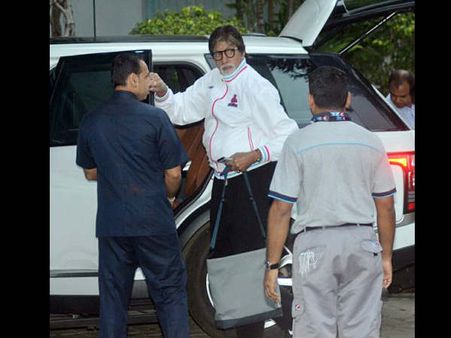 अमिताभ बच्चन बर्थडे स्पेशल...मालदीव के लिए निकला पूरा परिवार..कुछ इस अंदाज में