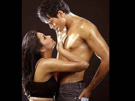 18+ Warning.. पहली फिल्म में जमकर S*X.. फिर हो गईं गायब.. अकेले में देखें PICS