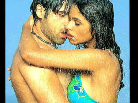 Adult Only.. ये हैं बॉलीवुड के वो 10 जबरदस्त S*X सीन.. देखकर हो जाएंगे बेकाबू
