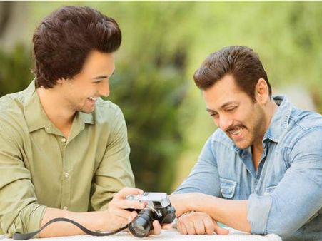 2018 DHAMAKA.. ईद के बाद.. सलमान खान करेंगे.. साल का अंत!