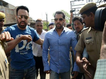 Shocking...सलमान खान के कारण मिली गैंगरेप की धमकी..FIR दर्ज..