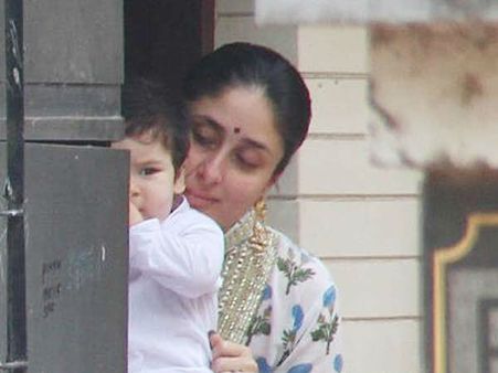 दीवाली पर तैमूर के साथ कुछ यूं नजर आईं करीना..SUPER CUTE