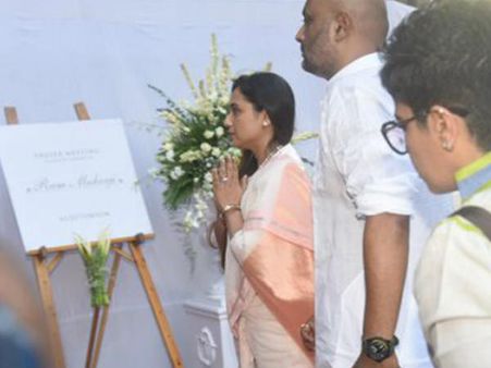 PICS: रानी मुखर्जी के पिता के चौथे पर पहुंचा पूरा बॉलीवुड...बच्चन्स, खान्स और कपूर