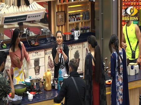 BIGG BOSS 11..ये सुपरस्टार 3 दिन में बन गई नंबर 1..लेकिन ऐसी हरकत..चौंक जायेंगे !