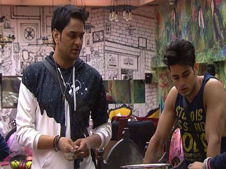 BIGG BOSS,सलमान का बरसा कहर..इस कंटेस्टेंट ने गुस्से में खाई गोलियां..घर से बाहर..