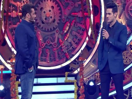 BIGG BOSS:फैंस को मिला धोखा..प्रियंक शर्मा,NO एंट्री..बॅायफ्रेंड के साथ तस्वीरें VIRAL !