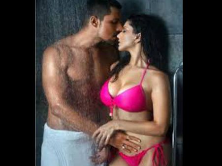 18 warning.. खुले में किया S*X.. वायरल हुआ वीडियो.. देखने के लिए कोना ढूंढ़ लें