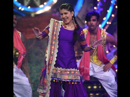 BIGG BOSS:सपना चौधरी का ये ''लव बाइट वीडियो''..दिल की धड़कन बढ़ा देगा..VIRAL