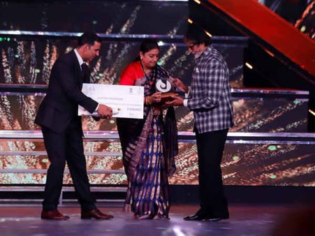 #Breaking: 2017 के आखिरी अवार्ड शो में सलमान खान और अक्षय कुमार, किसे मिला अवार्ड!