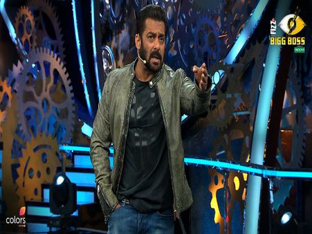 BIGG BOSS:ये 2 कंटेस्टेंट कर रहे थे KISS..लेकिन बीच में आ गए सलमान खान..Shock
