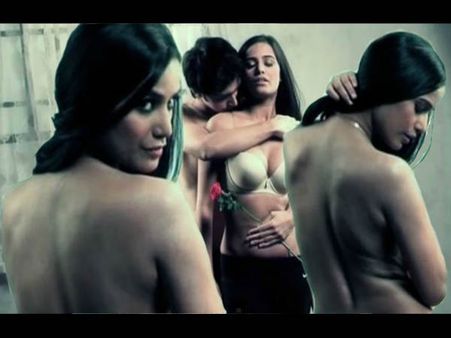 18+.. 7 साल छोटा एक्टर.. एक्ट्रेस ने दिए S*X सीन.. बोलीं मुझे मजा आया.. Pics