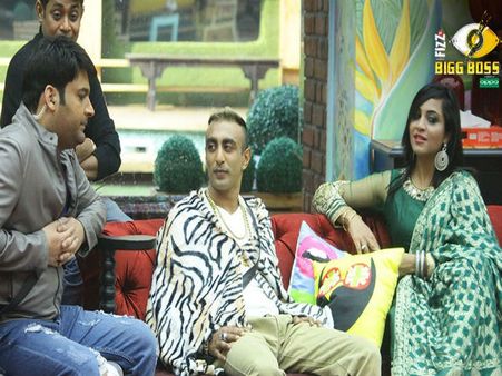 BIGG BOSS:अर्शी खान को ऐसे देखकर ''इस सुपरस्टार'' के छूट गए पसीने..SHOCK