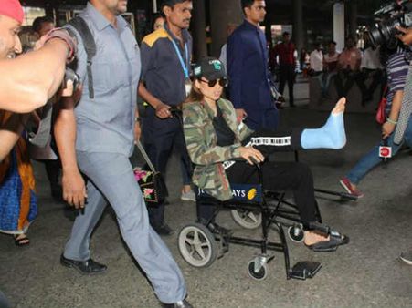 दूसरी बार मणकर्णिका के सेट पर घायल हुईं कंगना..एयरपोर्ट पर यूं हुईं स्पॉट