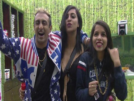 BIGG BOSS 11: अर्शी खान की गंदी हरकत..कंटेस्टेंट के उतारे कपड़े..वीडियो VIRAL..
