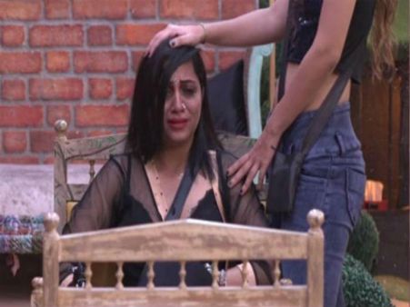 BIGG BOSS: अर्शी खान..करोड़ों का मुकदमा..ये खबर होश उड़ा देगी..