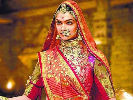 पद्मावती के विरोध में अब हो रहा मर्डर..नाहरगढ़ किले में धमकी के साथ लटका मिला शव