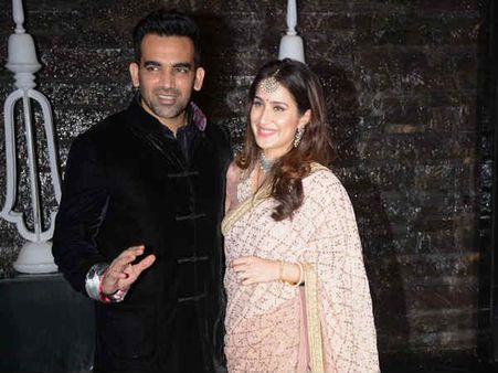 सबकी नजरें इस कपल पर ठहर गईं...बेहद खास शादी और ग्रैंड रिसेप्शन..तस्वारें